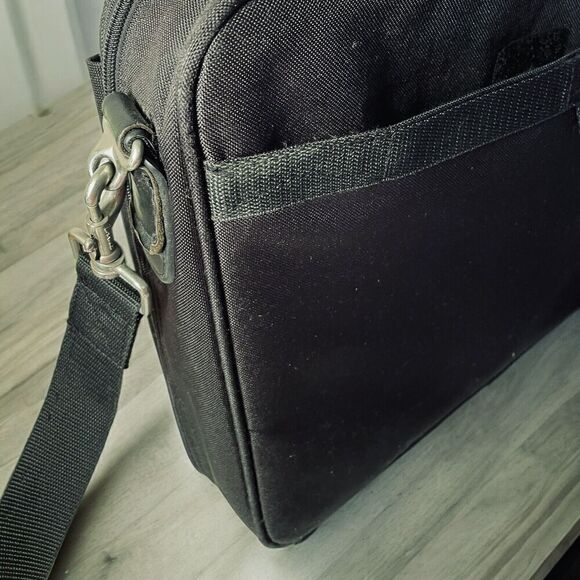 Targus Nylon 15.6" Notepac Laptop Case with shoulder strap - Black - Picture 3 of 7